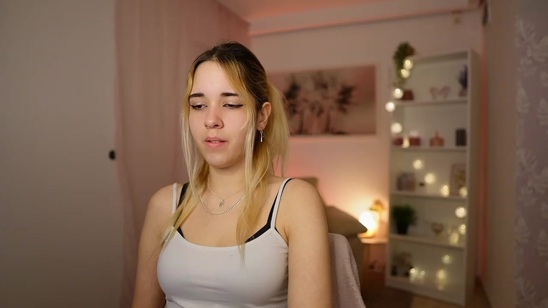 Gallery image thumbnail from Katie_Kush18's myfreecams stream on, 02/09/2024, 13:31 image 4 of 20