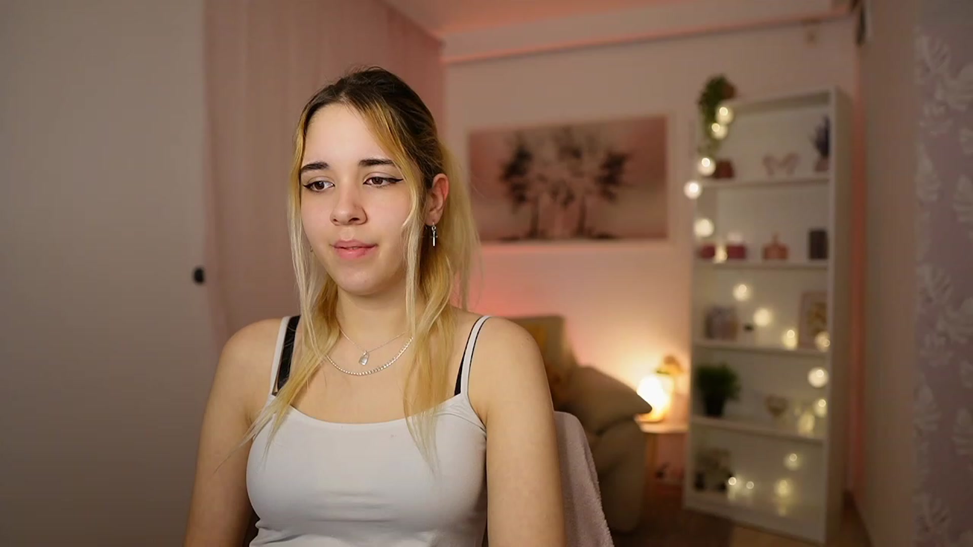 Gallery image thumbnail from Katie_Kush18's myfreecams stream on, 02/09/2024, 13:31 image 6 of 20