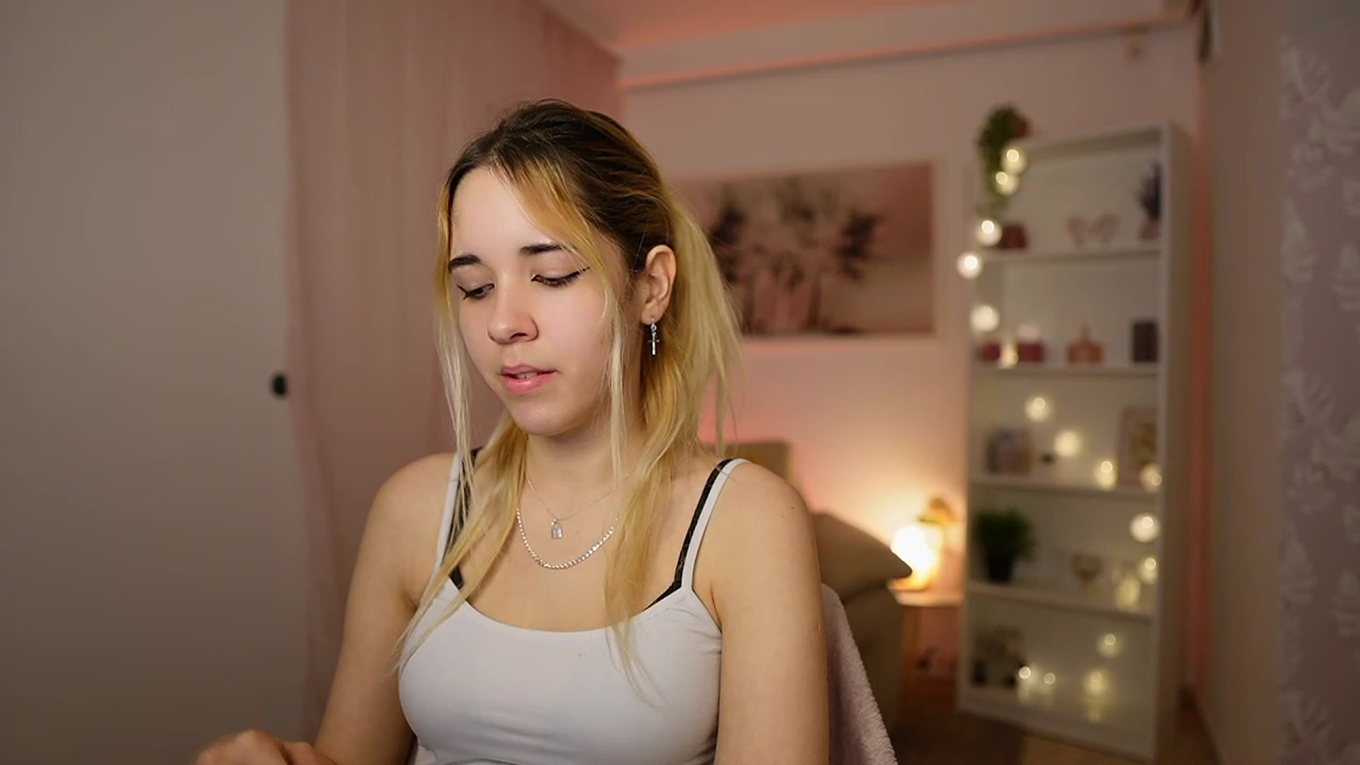 Gallery image thumbnail from Katie_Kush18's myfreecams stream on, 02/09/2024, 13:31 image 16 of 20