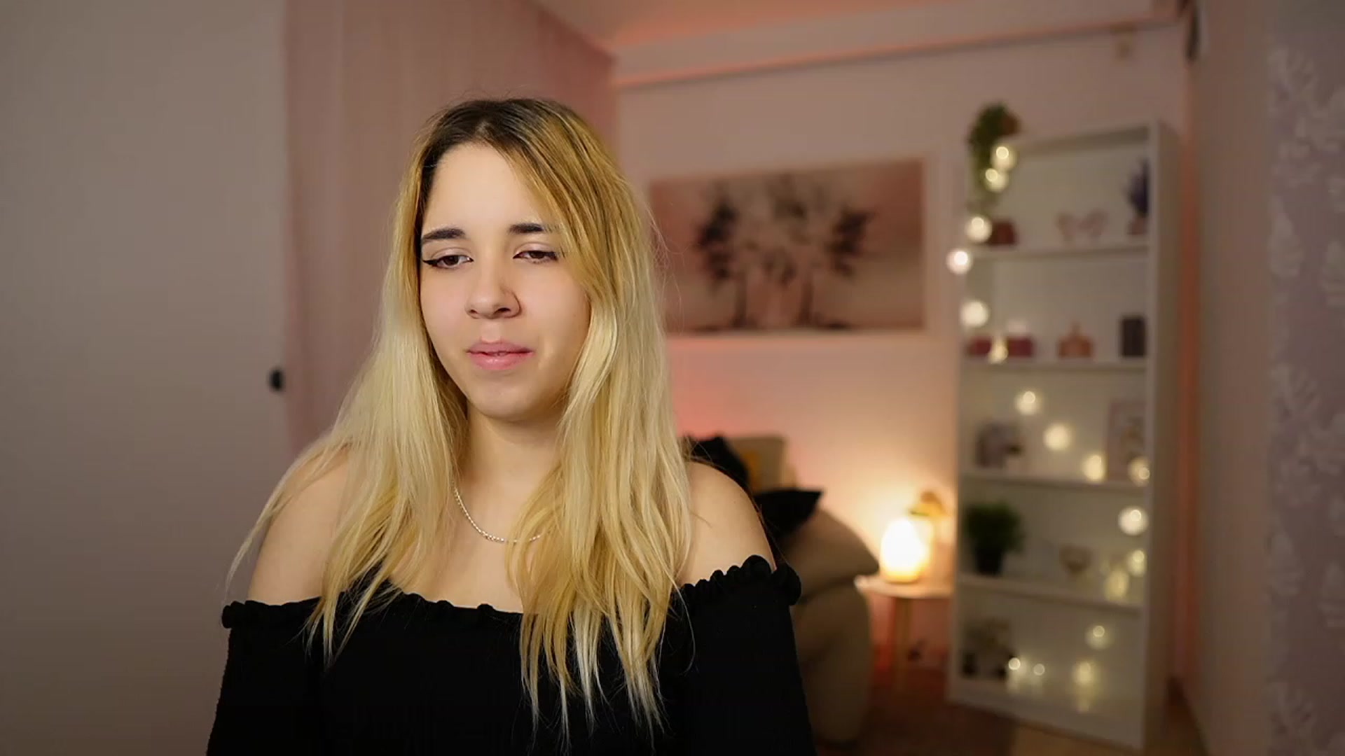 Gallery image thumbnail from Katie_Kush18's myfreecams stream on, 02/12/2024, 10:06 image 12 of 20