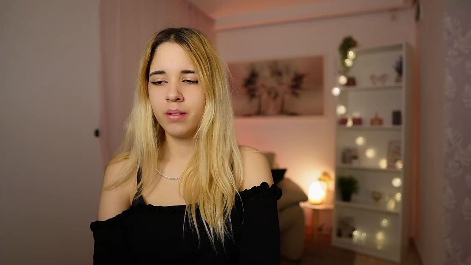 Gallery image thumbnail from Katie_Kush18's myfreecams stream on, 02/12/2024, 10:06 image 1 of 20