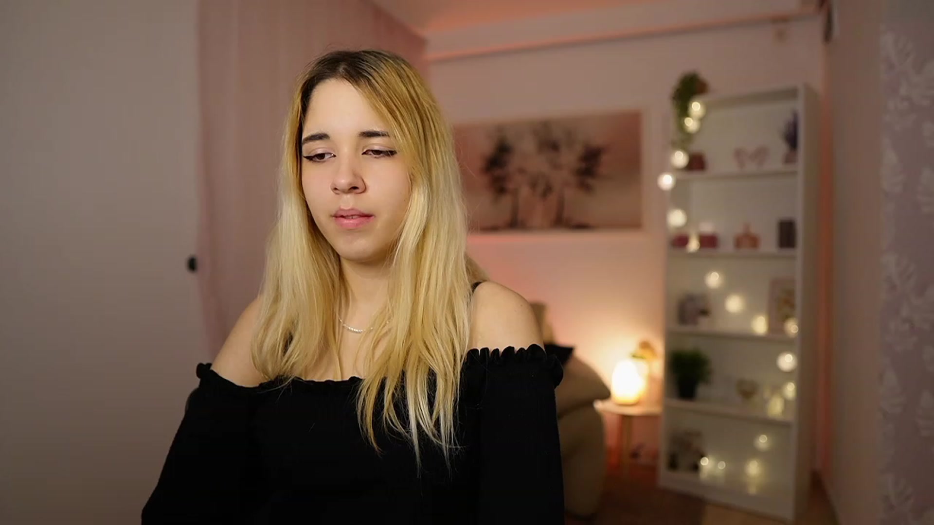 Gallery image thumbnail from Katie_Kush18's myfreecams stream on, 02/12/2024, 11:47 image 6 of 20