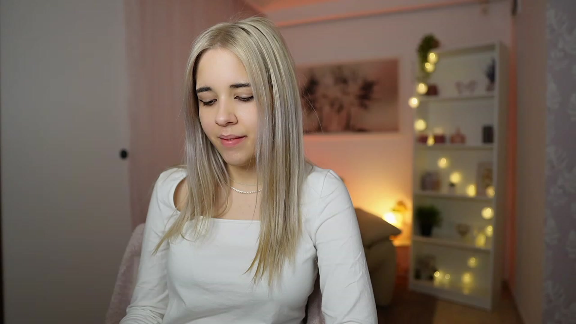 Gallery image thumbnail from Katie_Kush18's myfreecams stream on, 02/15/2024, 13:06 image 12 of 20