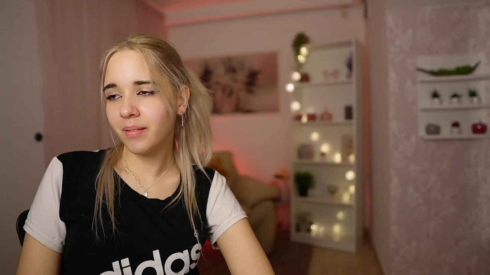 Gallery image thumbnail from Katie_Kush18's myfreecams stream on, 02/20/2024, 13:01 image 17 of 20