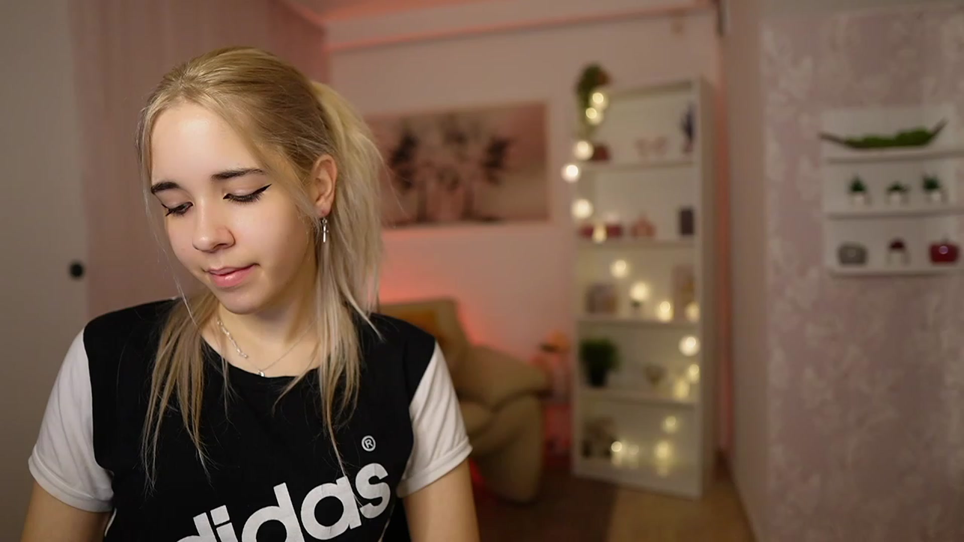 Gallery image thumbnail from Katie_Kush18's myfreecams stream on, 02/20/2024, 13:01 image 2 of 20