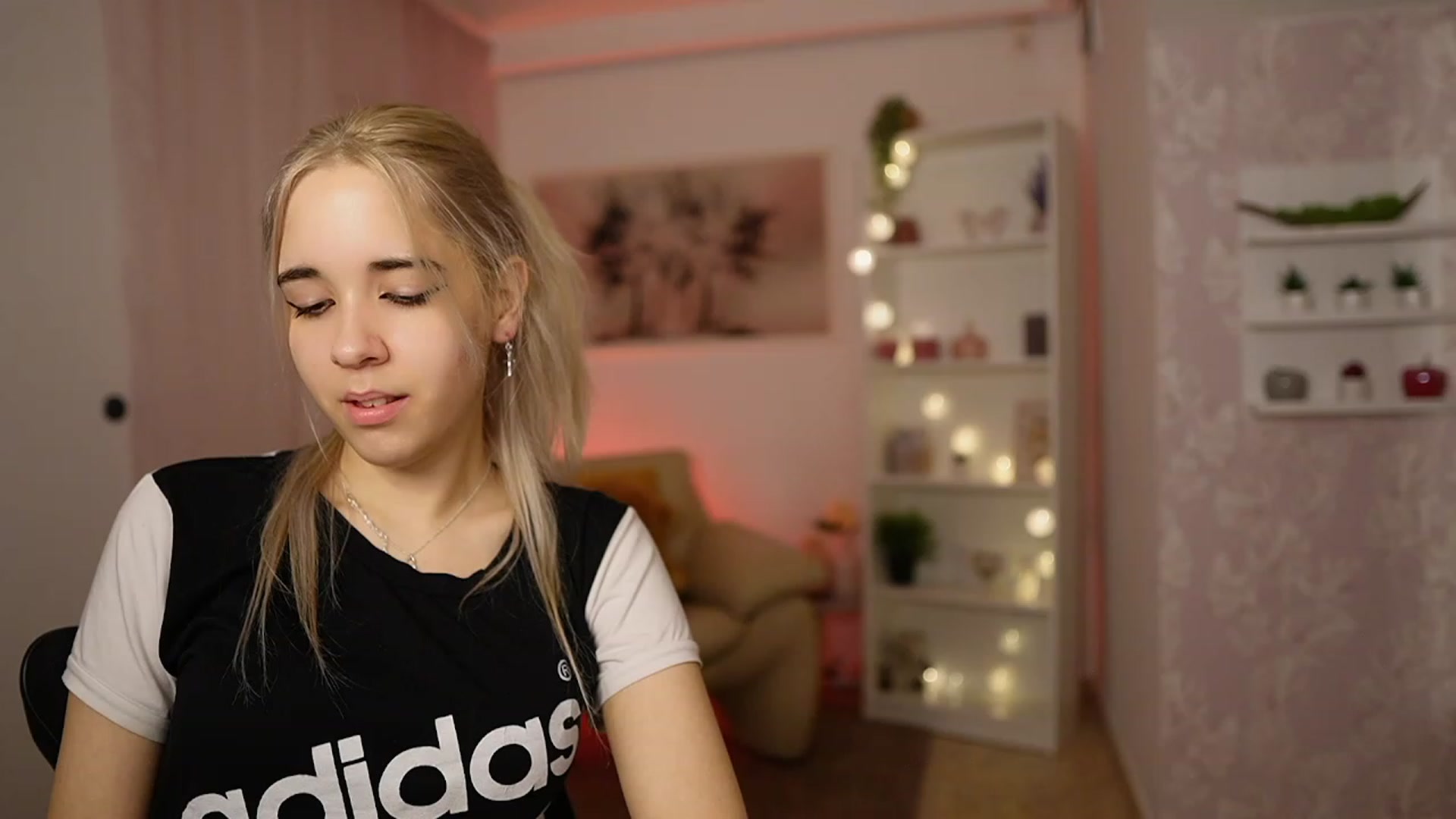 Gallery image thumbnail from Katie_Kush18's myfreecams stream on, 02/20/2024, 13:01 image 19 of 20