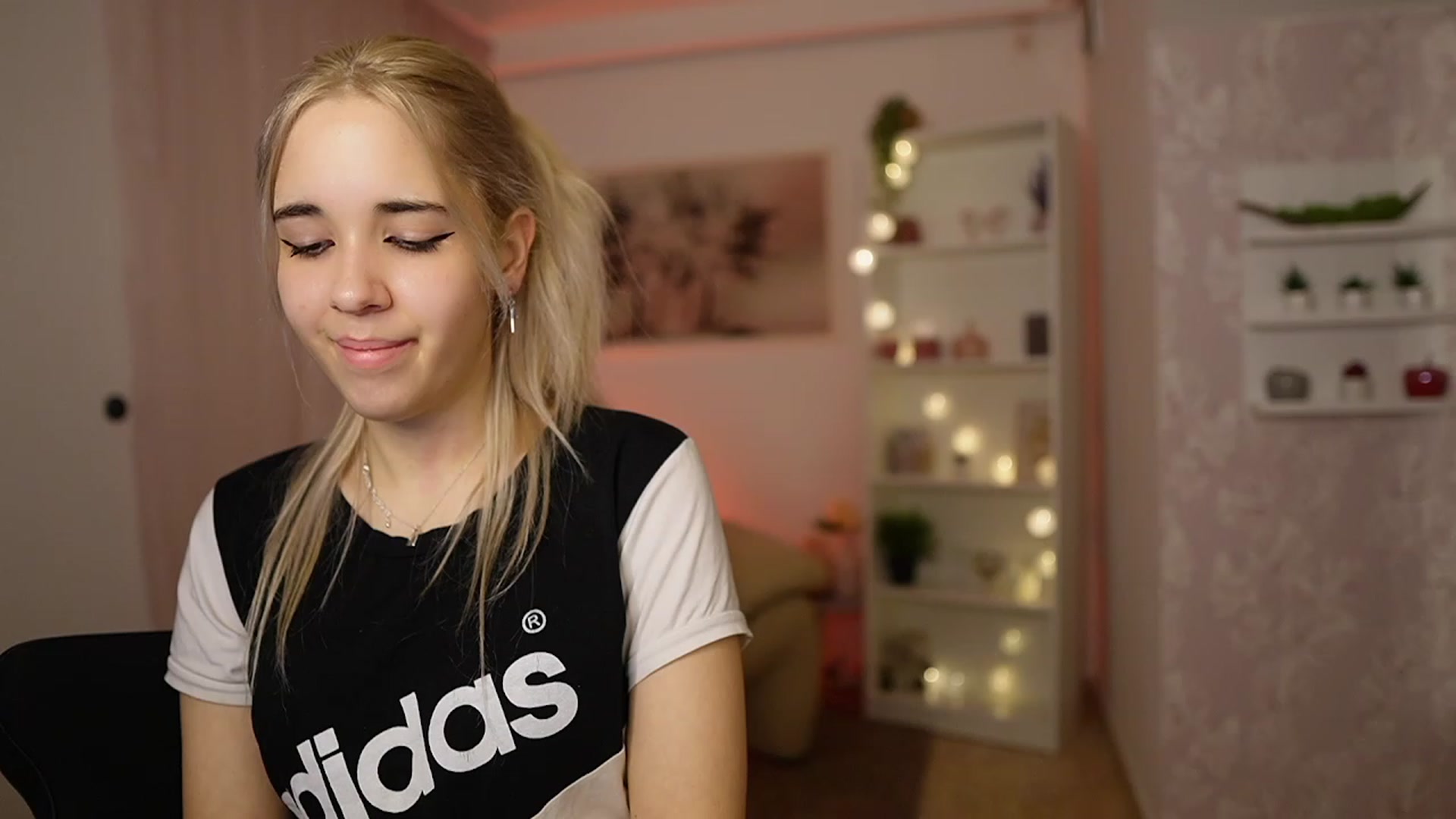 Gallery image thumbnail from Katie_Kush18's myfreecams stream on, 02/20/2024, 13:01 image 5 of 20