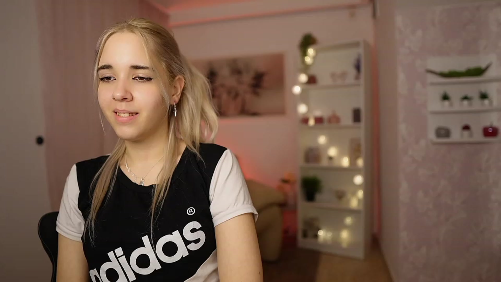 Gallery image thumbnail from Katie_Kush18's myfreecams stream on, 02/20/2024, 13:01 image 12 of 20