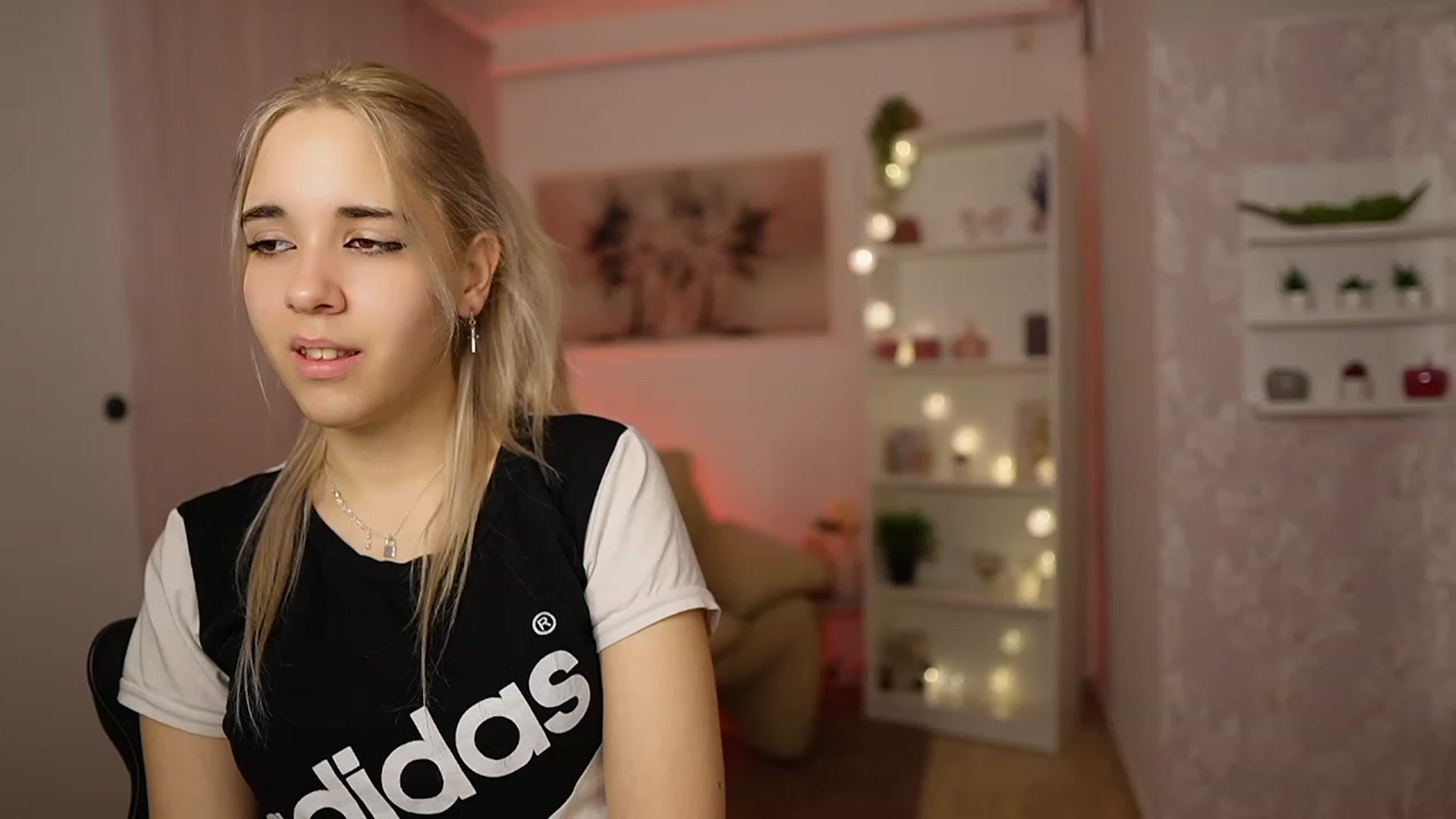 Gallery image thumbnail from Katie_Kush18's myfreecams stream on, 02/20/2024, 13:01 image 13 of 20