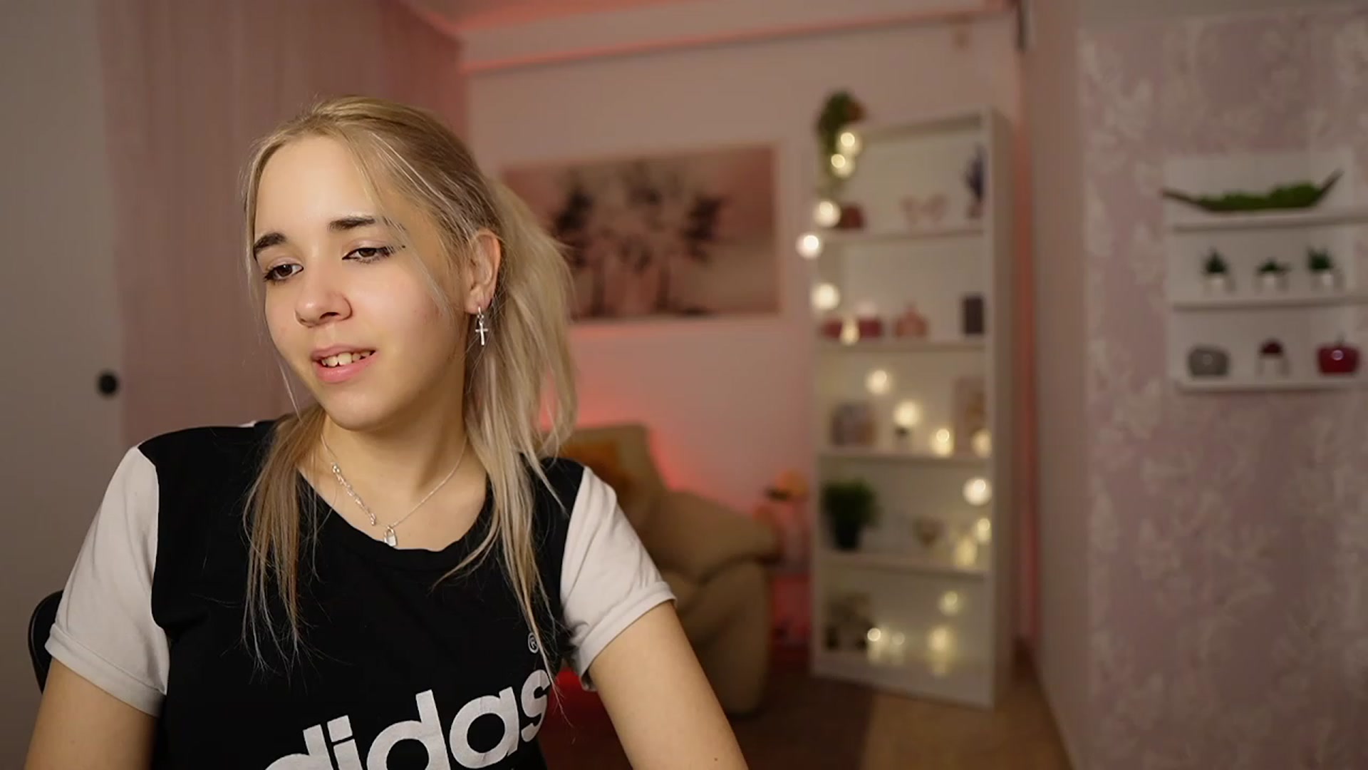 Gallery image thumbnail from Katie_Kush18's myfreecams stream on, 02/20/2024, 13:01 image 15 of 20
