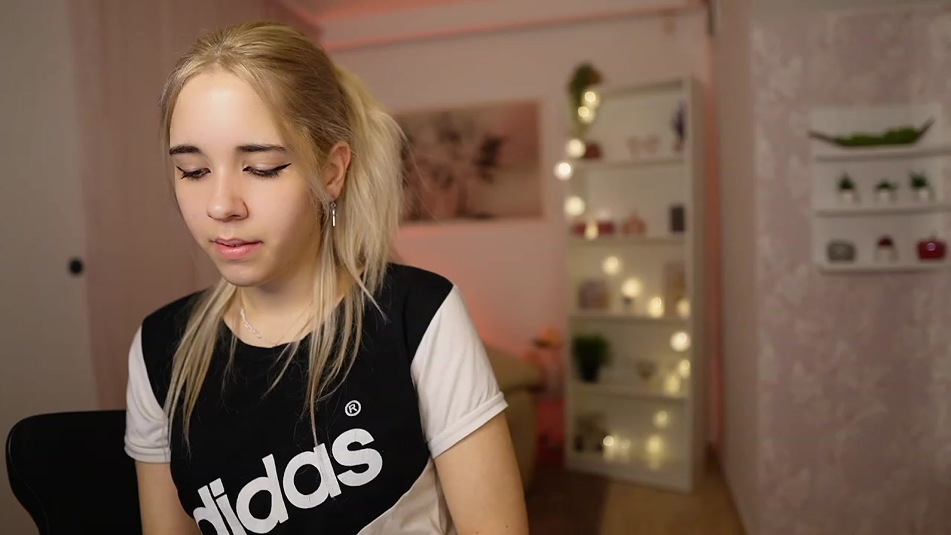 Gallery image thumbnail from Katie_Kush18's myfreecams stream on, 02/20/2024, 13:01 image 3 of 20