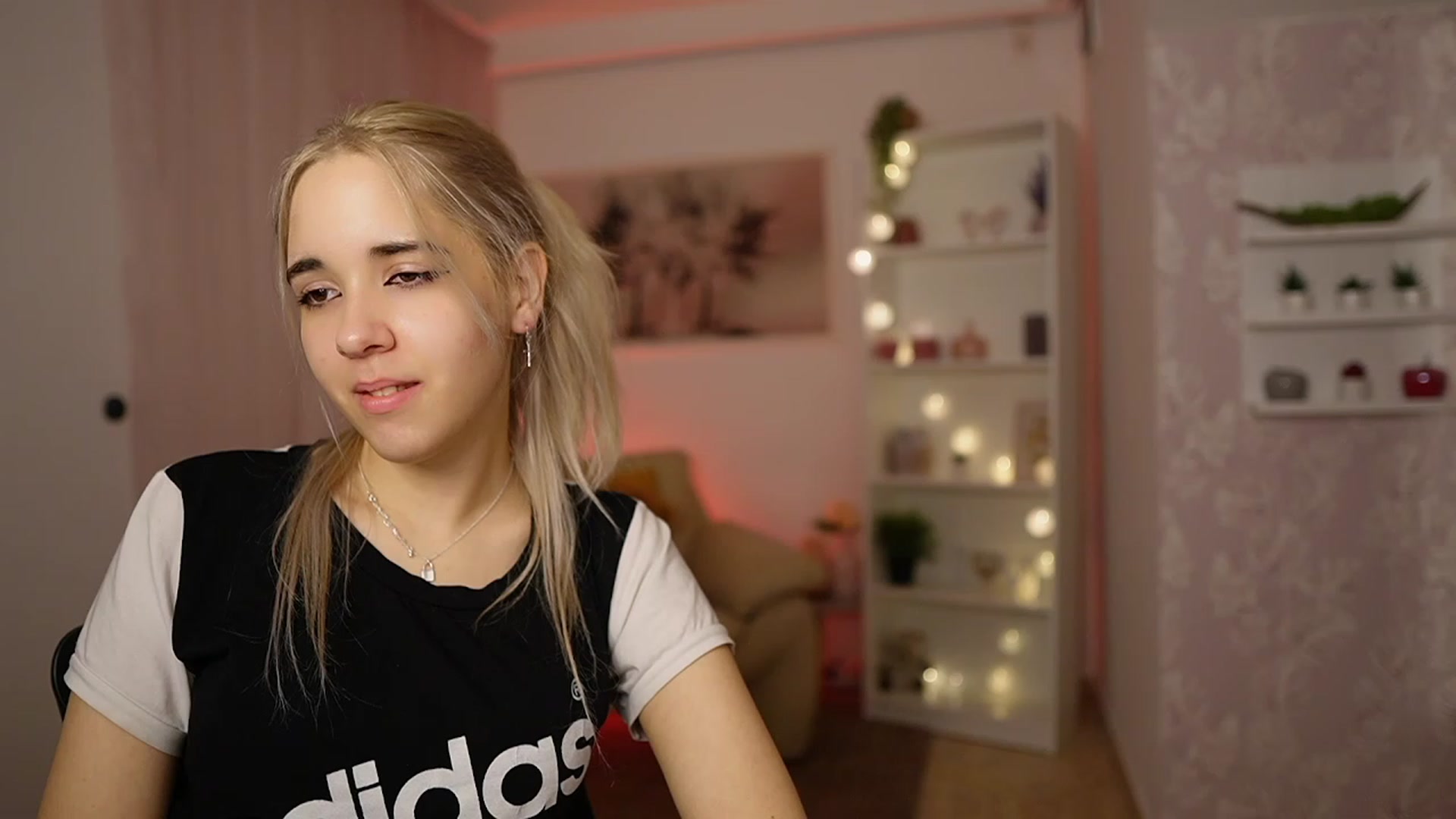 Gallery image thumbnail from Katie_Kush18's myfreecams stream on, 02/20/2024, 13:01 image 16 of 20