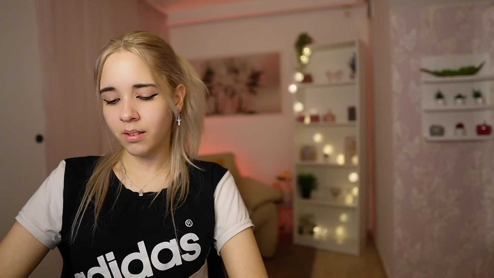 Gallery image thumbnail from Katie_Kush18's myfreecams stream on, 02/20/2024, 13:01 image 7 of 20