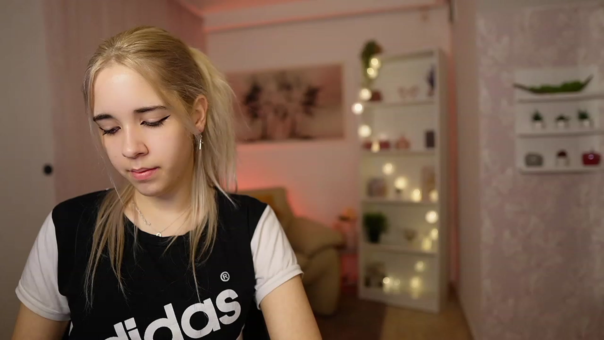 Gallery image thumbnail from Katie_Kush18's myfreecams stream on, 02/20/2024, 13:01 image 1 of 20