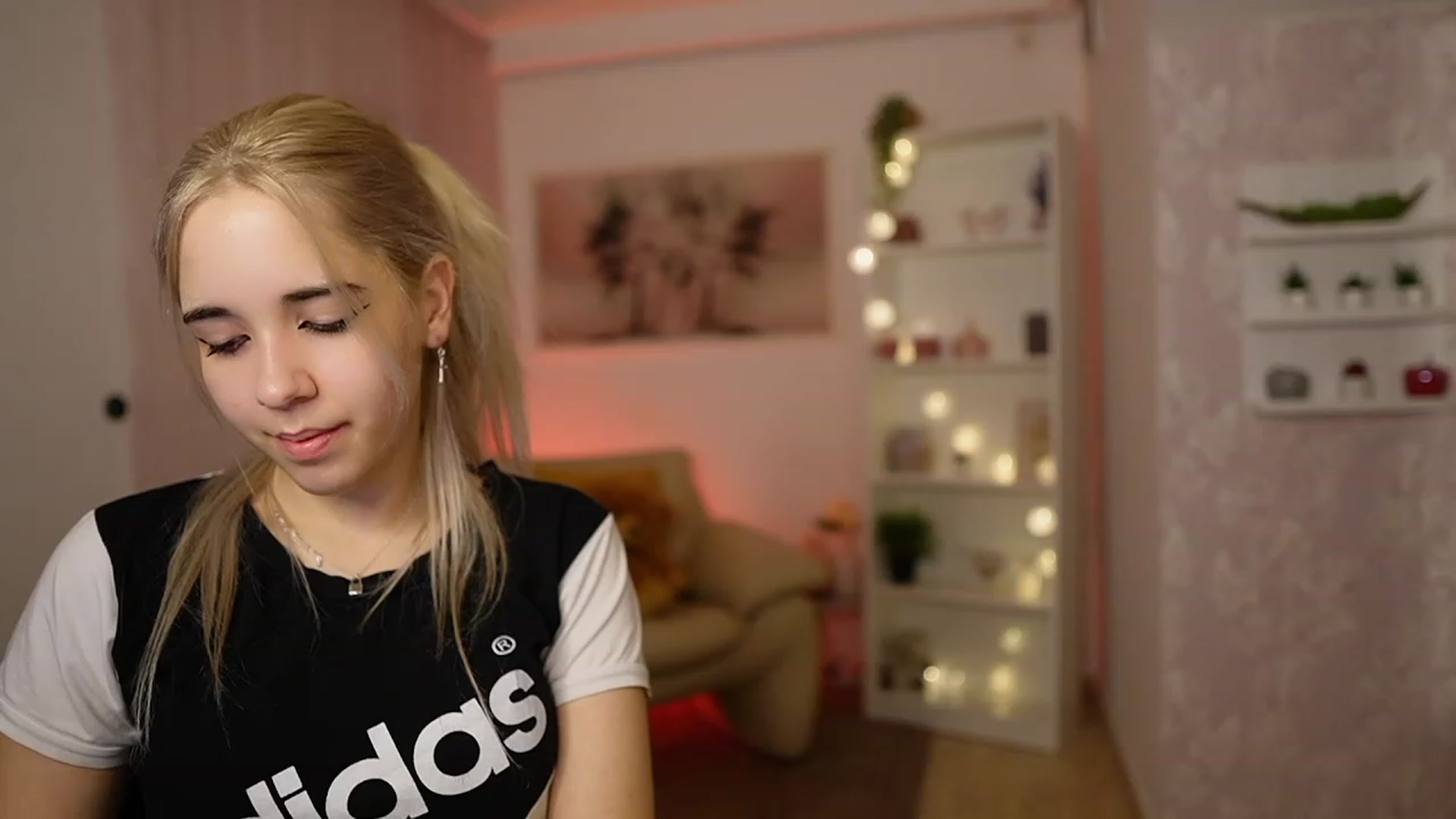 Gallery image thumbnail from Katie_Kush18's myfreecams stream on, 02/20/2024, 13:01 image 9 of 20