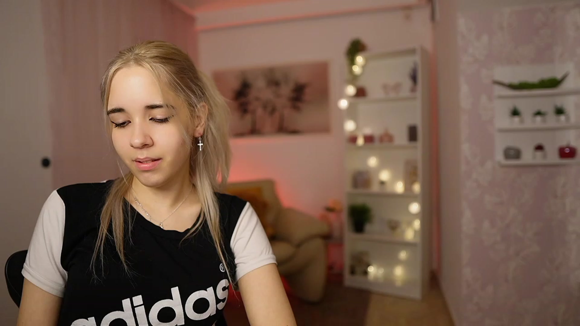 Gallery image thumbnail from Katie_Kush18's myfreecams stream on, 02/20/2024, 13:01 image 18 of 20
