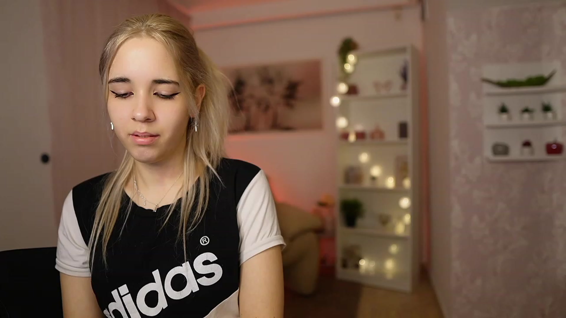 Gallery image thumbnail from Katie_Kush18's myfreecams stream on, 02/20/2024, 13:01 image 4 of 20