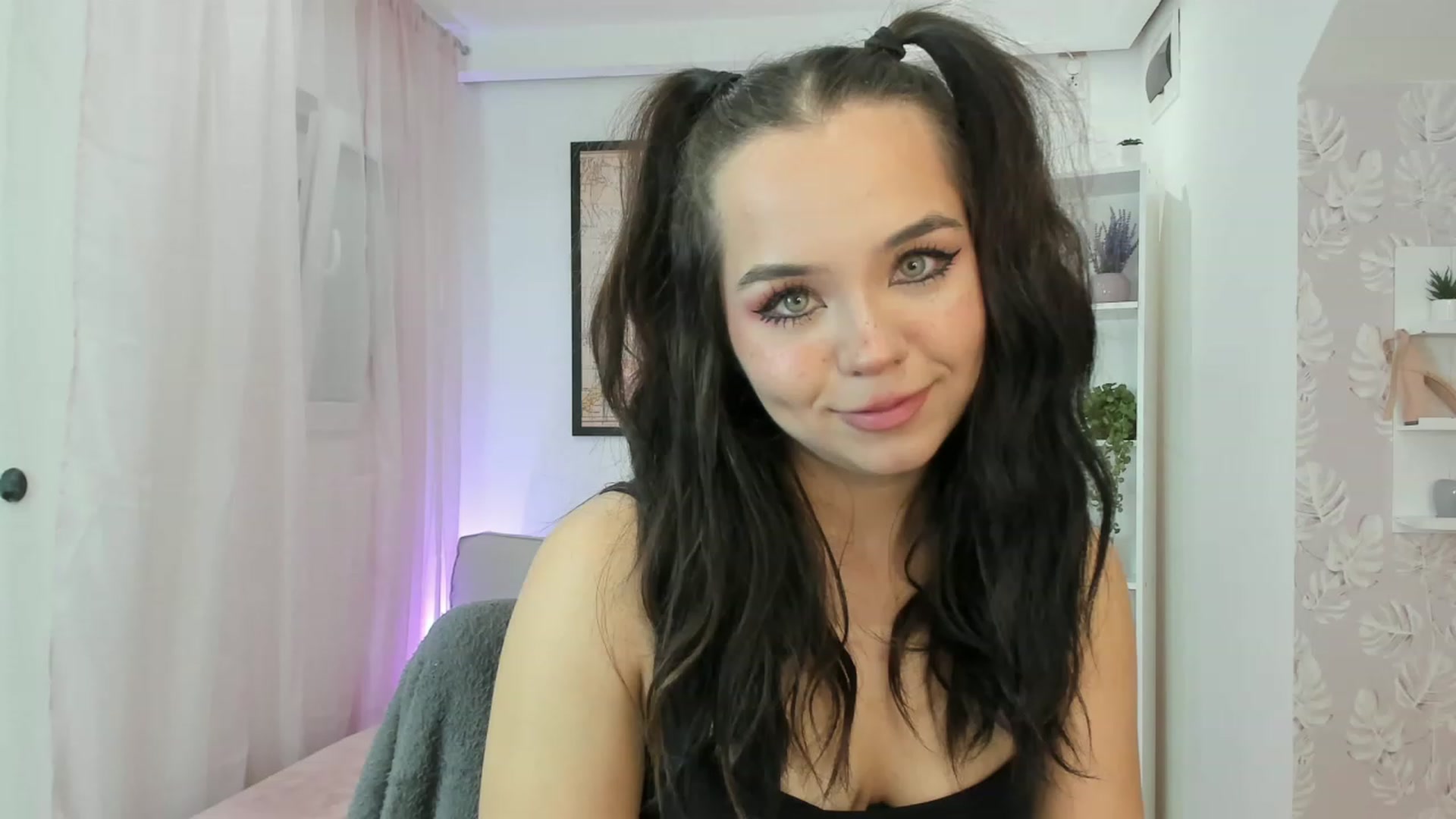 Gallery image thumbnail from Katie_Nice's myfreecams stream on, 12/08/2022, 13:06 image 10 of 20