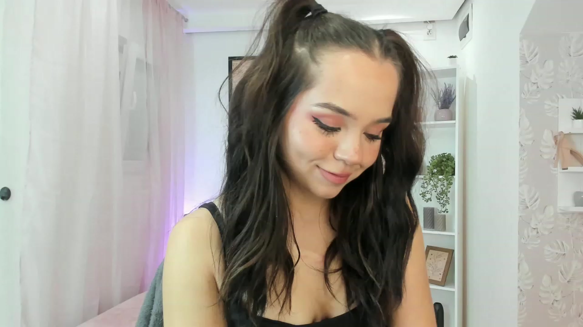 Gallery image thumbnail from Katie_Nice's myfreecams stream on, 12/08/2022, 13:06 image 9 of 20