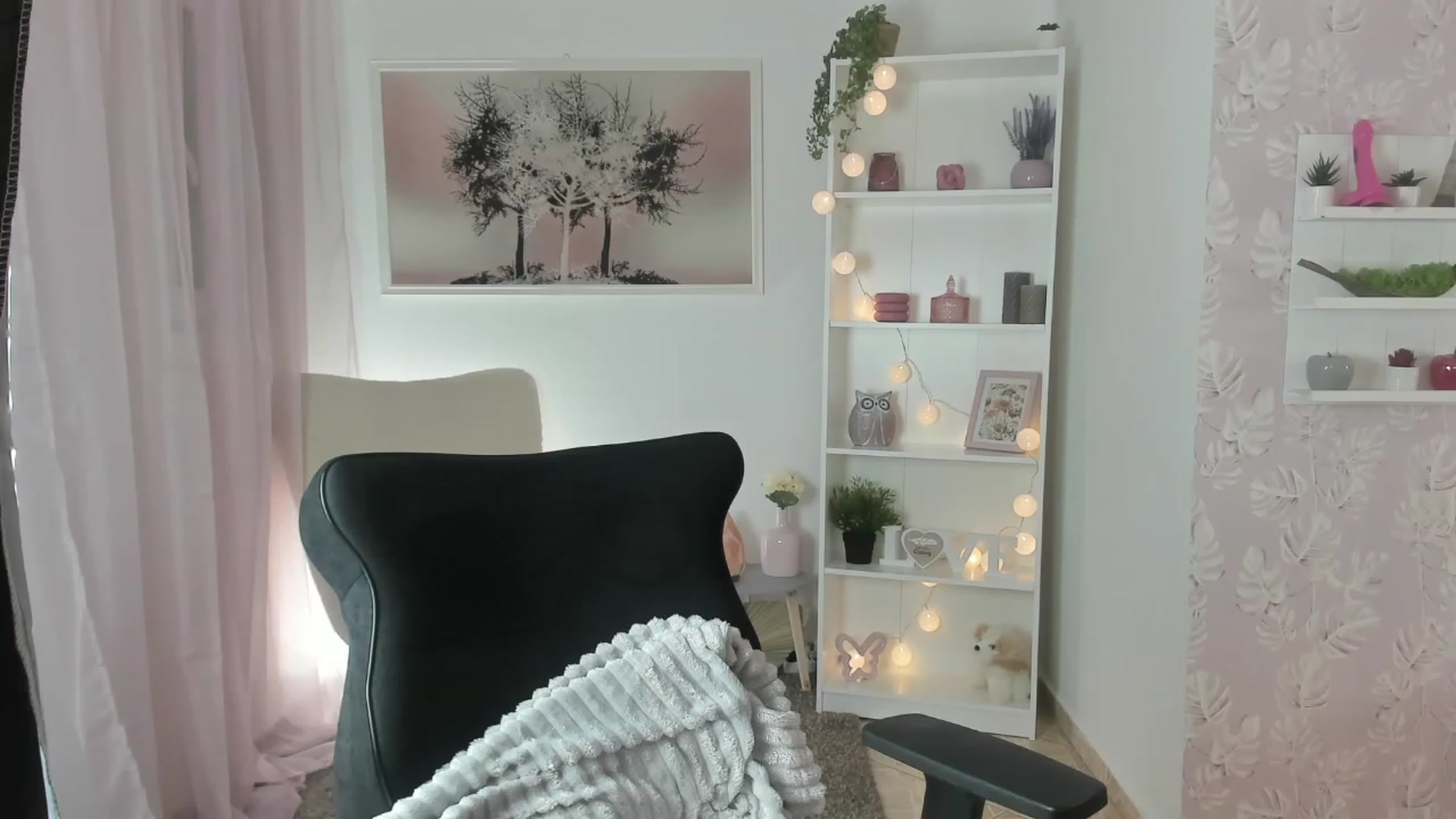 Gallery image thumbnail from Katie_Nice's myfreecams stream on, 03/27/2023, 23:55 image 20 of 20