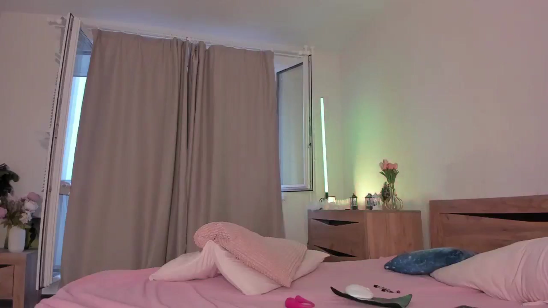 Gallery image thumbnail from Katieness's myfreecams stream on, 03/30/2025, 15:35 image 6 of 20