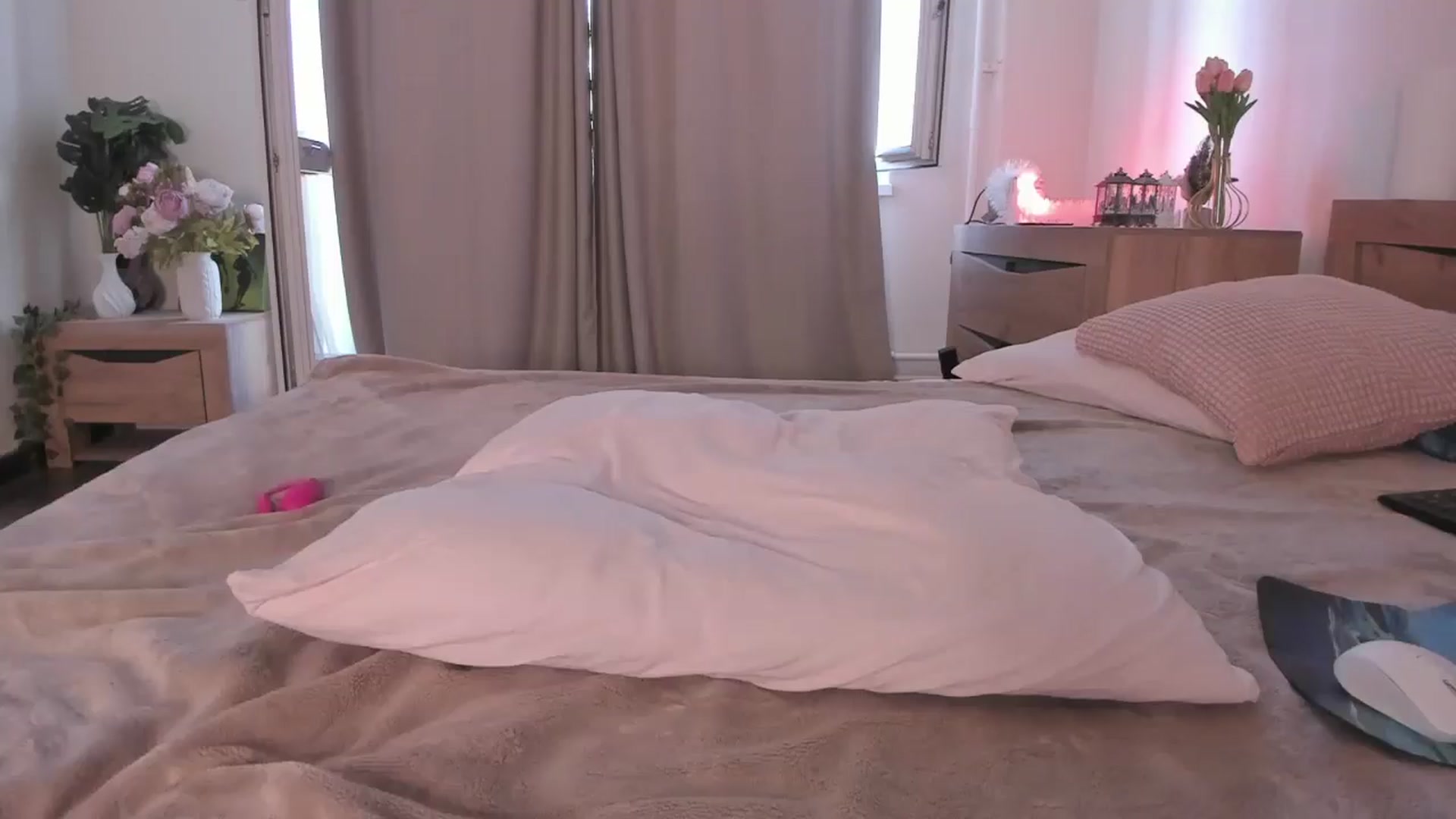Gallery image thumbnail from Katieness's myfreecams stream on, 04/14/2025, 14:36 image 1 of 20