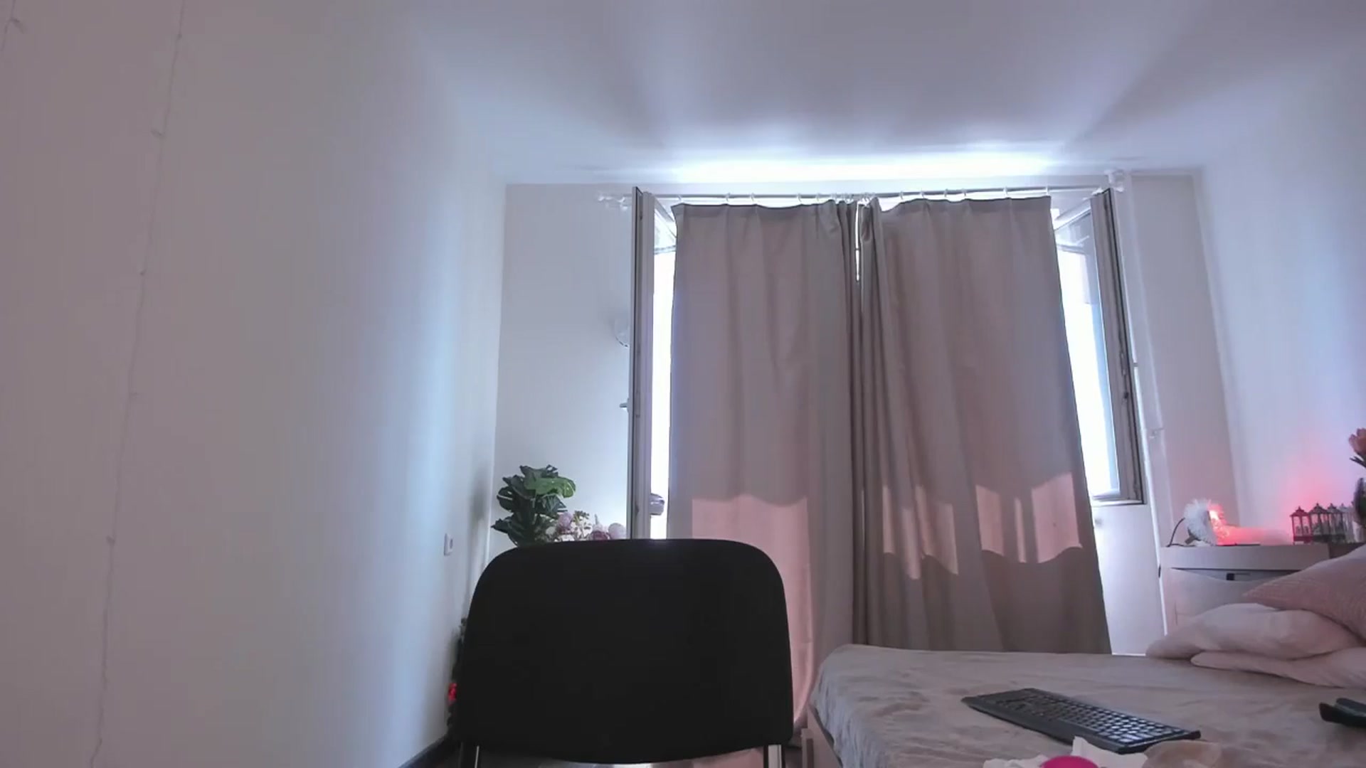 Gallery image thumbnail from Katieness's myfreecams stream on, 04/16/2025, 10:21 image 7 of 20