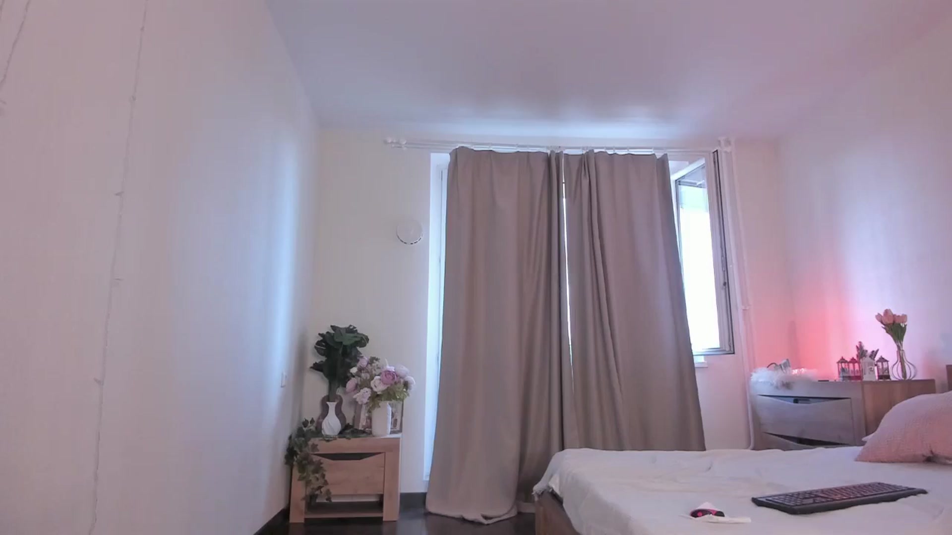 Gallery image thumbnail from Katieness's myfreecams stream on, 04/27/2025, 14:22 image 4 of 20
