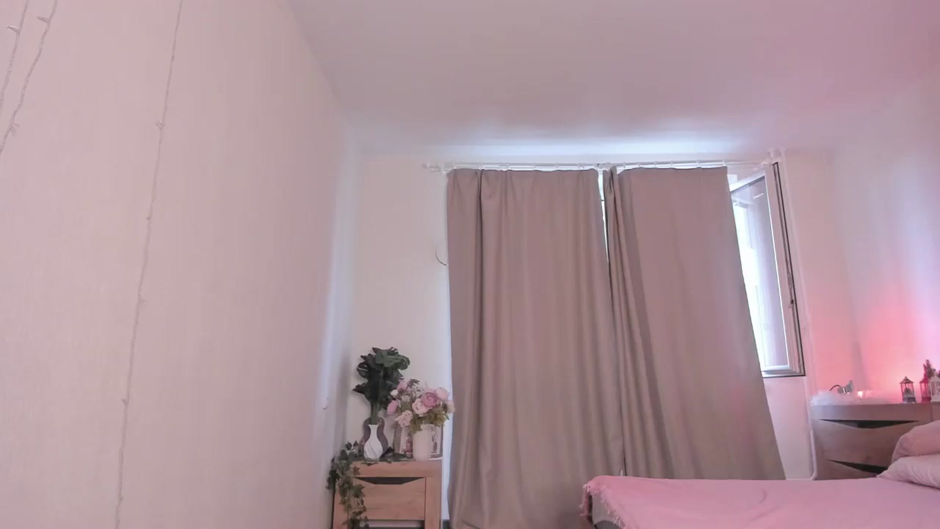 Gallery image thumbnail from Katieness's myfreecams stream on, 05/02/2025, 12:32 image 19 of 20