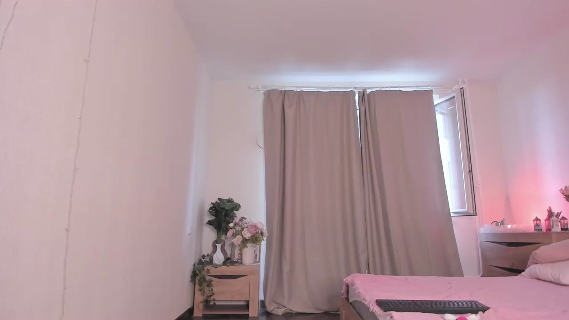 Gallery image thumbnail from Katieness's myfreecams stream on, 05/02/2025, 12:32 image 10 of 20