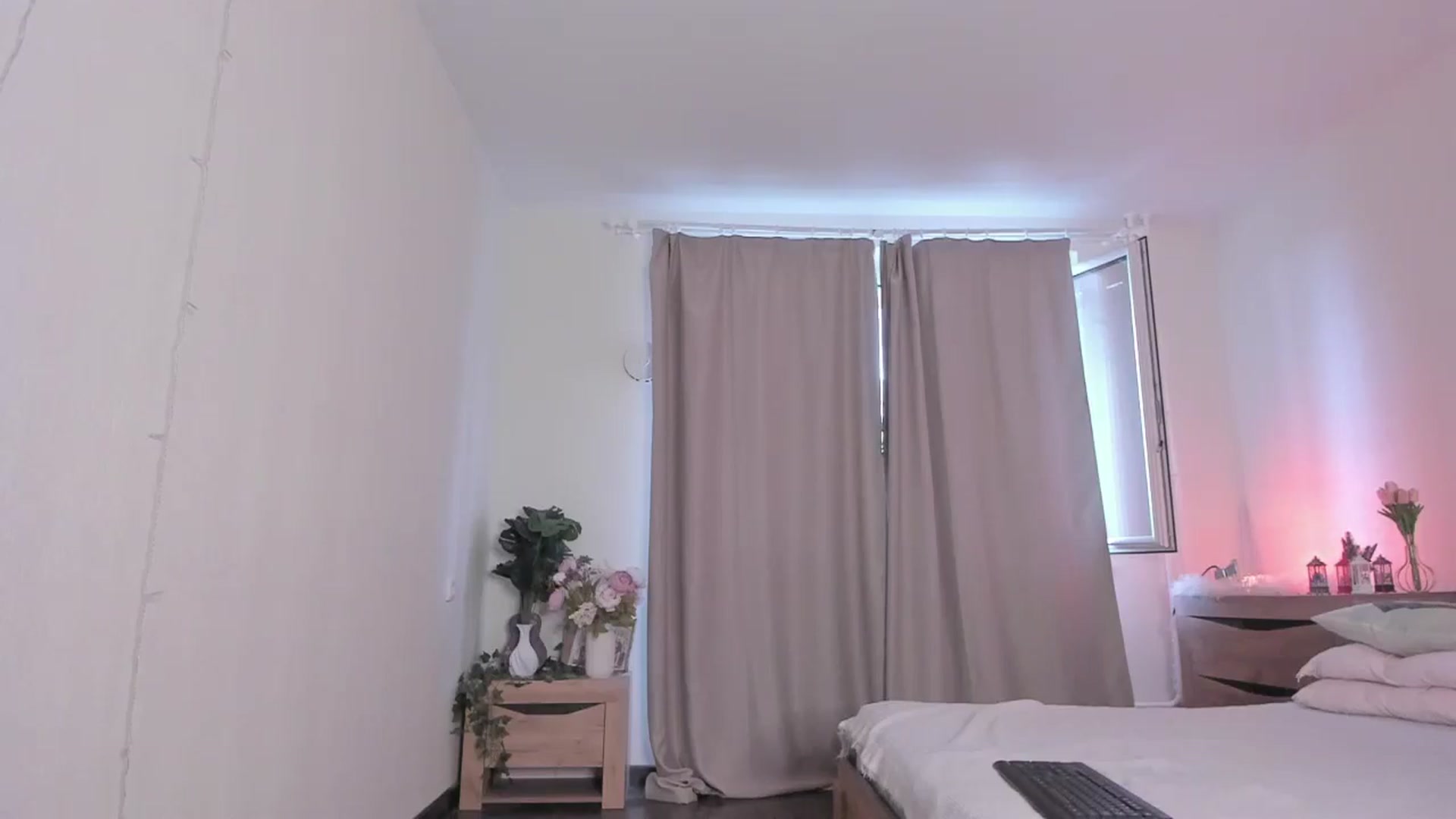 Gallery image thumbnail from Katieness's myfreecams stream on, 05/12/2025, 12:31 image 8 of 20