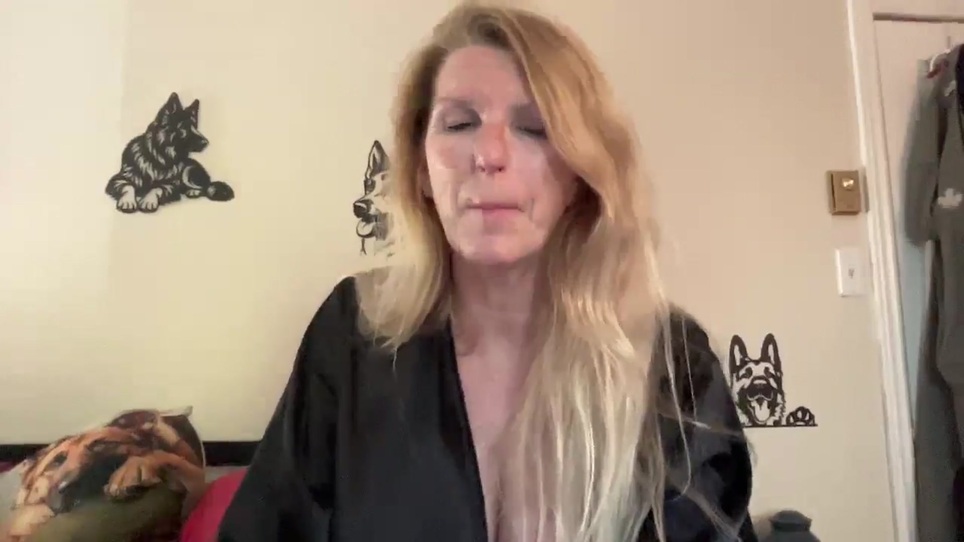 Gallery image thumbnail from Katrina2's myfreecams stream on, 05/27/2025, 24:13 image 6 of 20