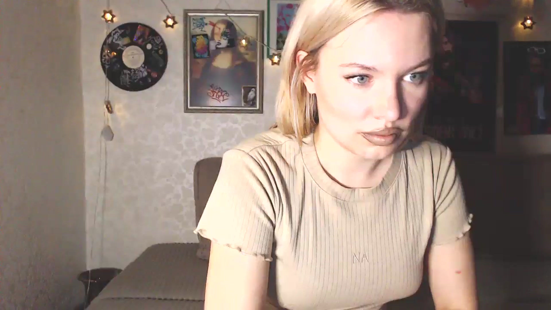 Gallery image thumbnail from Katrinaa's myfreecams stream on, 04/12/2026, 11:43 image 2 of 20