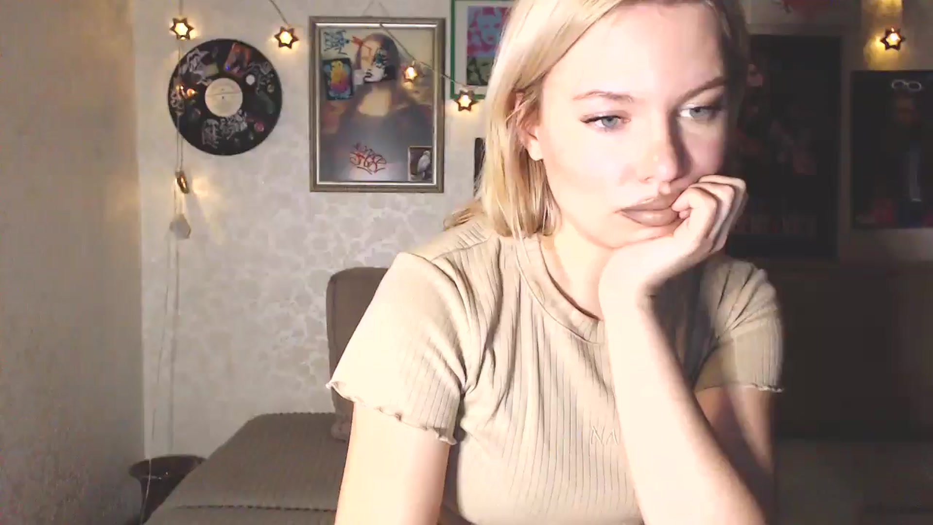 Gallery image thumbnail from Katrinaa's myfreecams stream on, 04/12/2026, 11:43 image 16 of 20