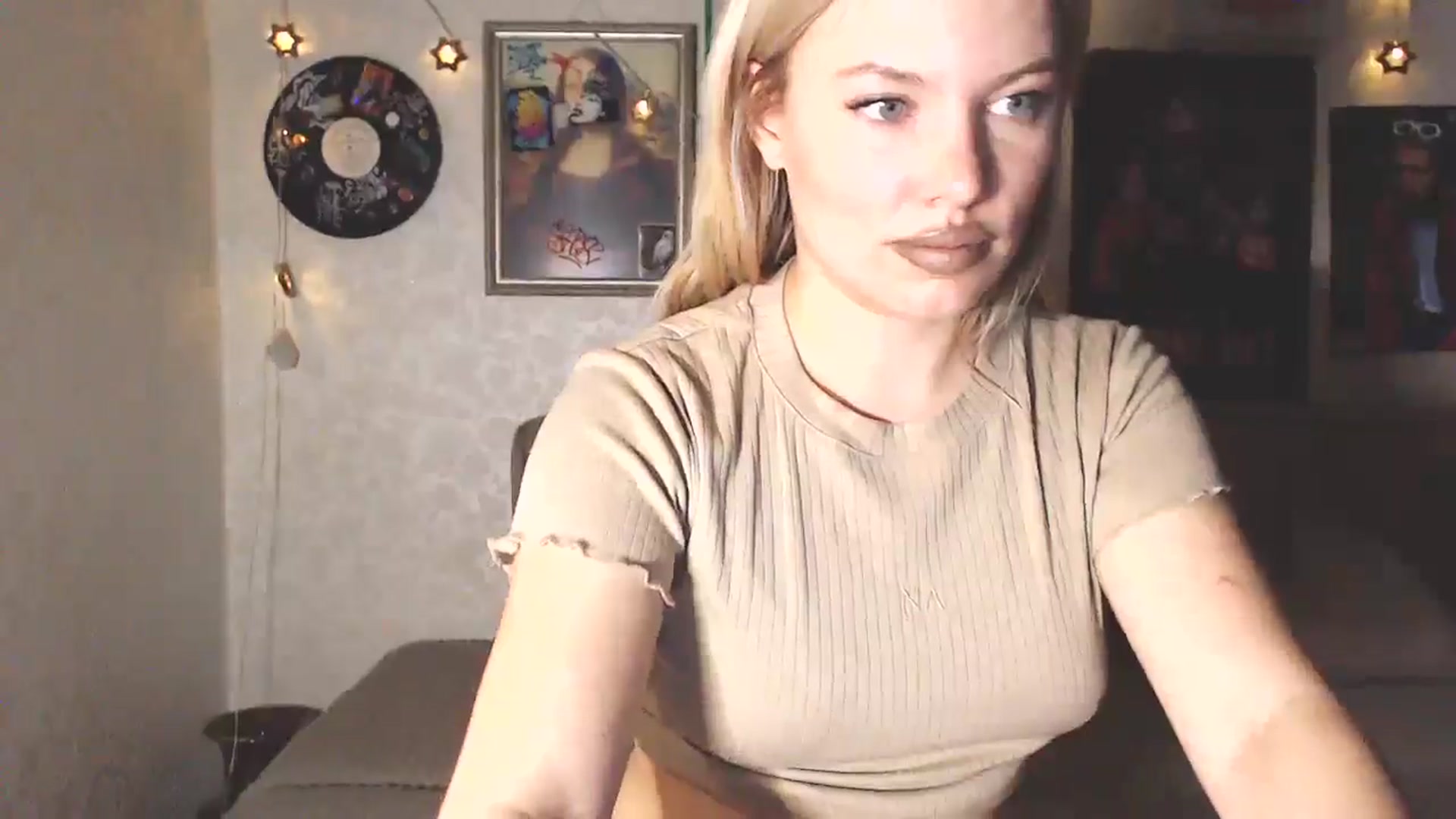 Gallery image thumbnail from Katrinaa's myfreecams stream on, 04/12/2026, 11:43 image 9 of 20