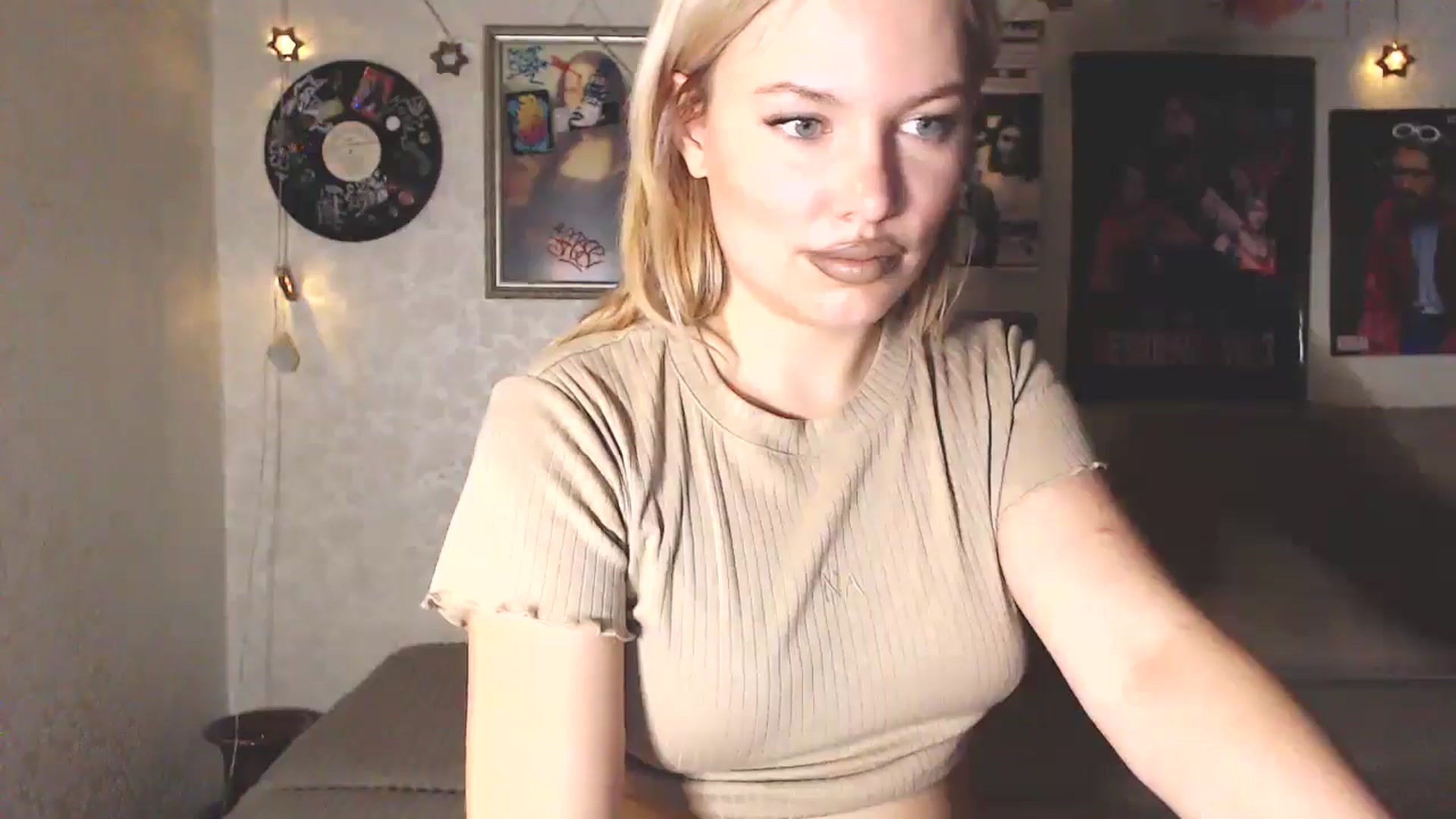 Gallery image thumbnail from Katrinaa's myfreecams stream on, 04/12/2026, 11:43 image 7 of 20