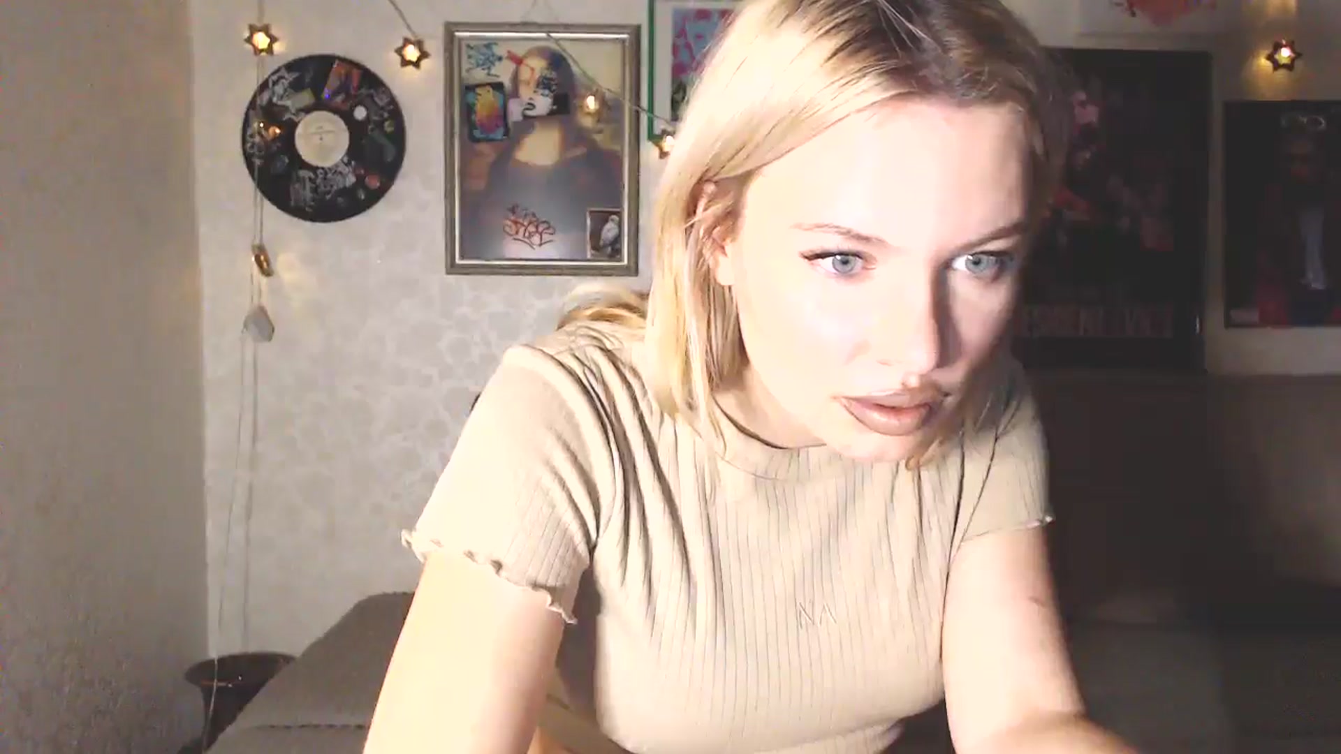 Gallery image thumbnail from Katrinaa's myfreecams stream on, 04/12/2026, 11:43 image 12 of 20