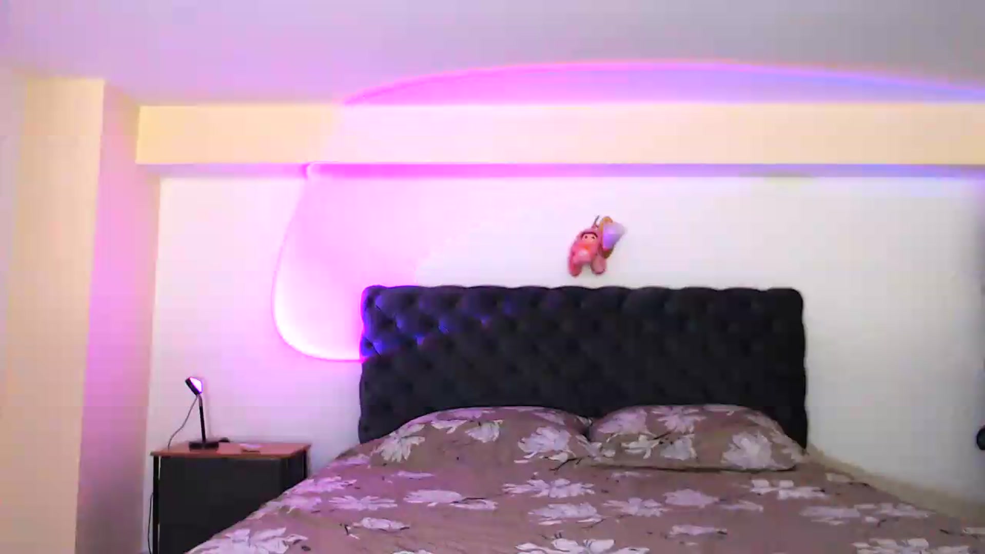 Gallery image thumbnail from Katrinaa's myfreecams stream on, 07/18/2026, 13:03 image 17 of 20