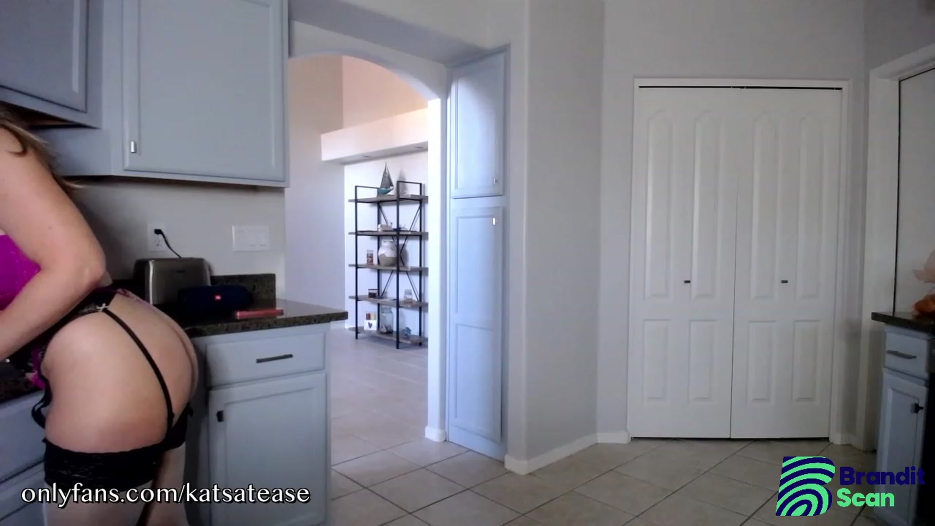 Gallery image thumbnail from KatsAtease's myfreecams stream on, 11/21/2022, 24:02 image 11 of 20