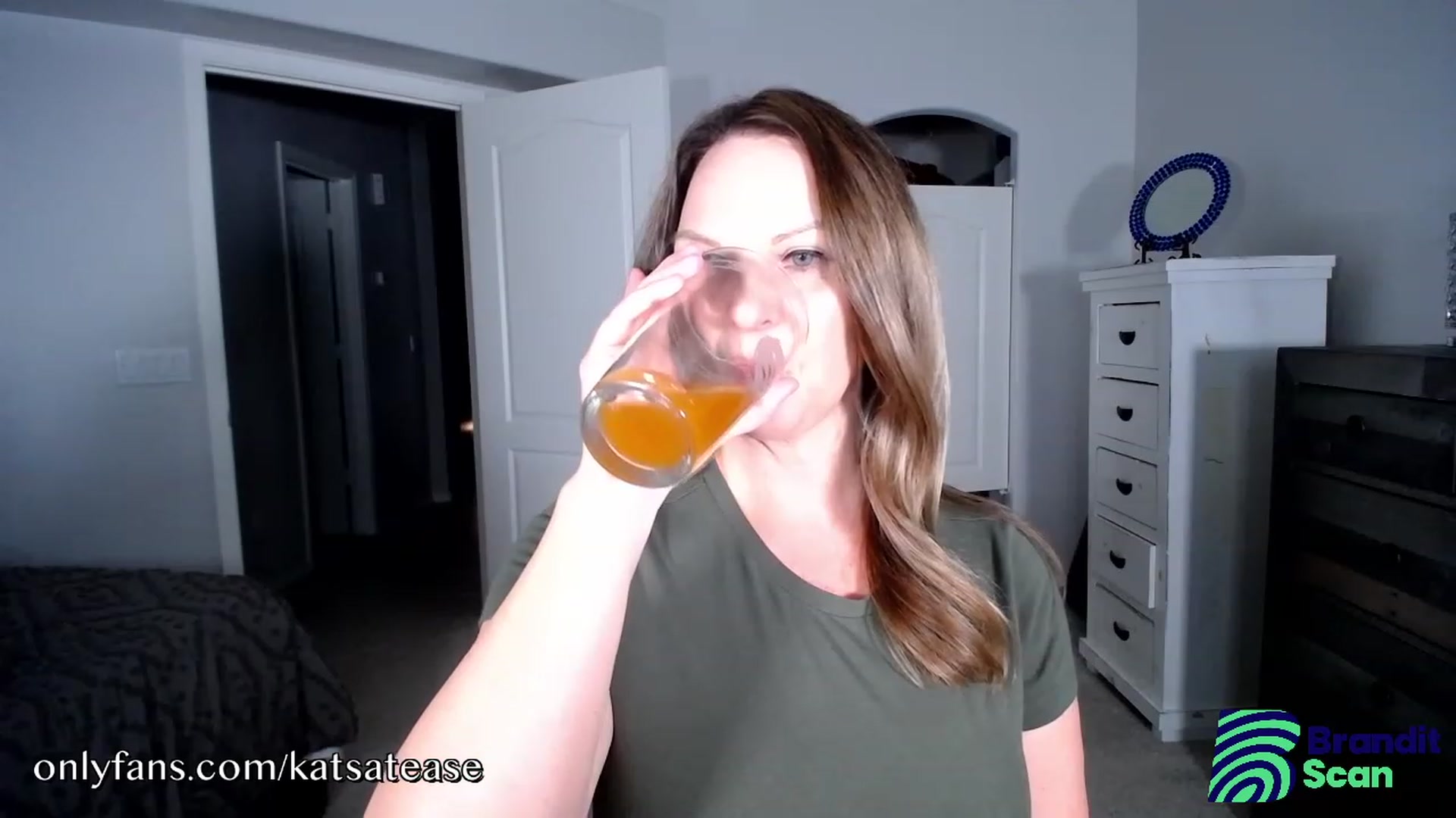 Gallery image thumbnail from KatsAtease's myfreecams stream on, 12/03/2022, 04:57 image 9 of 20