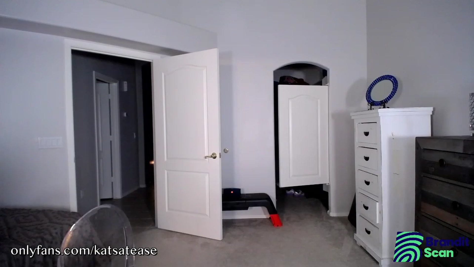 Gallery image thumbnail from KatsAtease's myfreecams stream on, 12/03/2022, 04:57 image 12 of 20