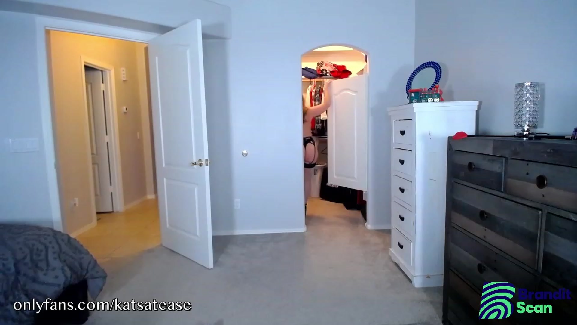 Gallery image thumbnail from KatsAtease's myfreecams stream on, 12/13/2022, 04:09 image 3 of 20