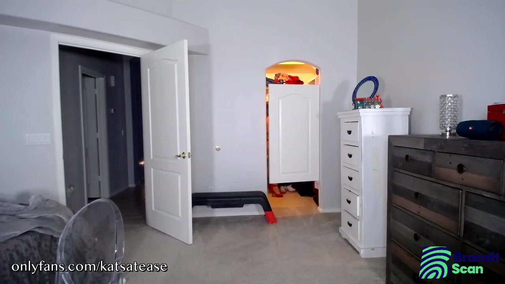 Gallery image thumbnail from KatsAtease's myfreecams stream on, 12/16/2022, 02:58 image 15 of 20