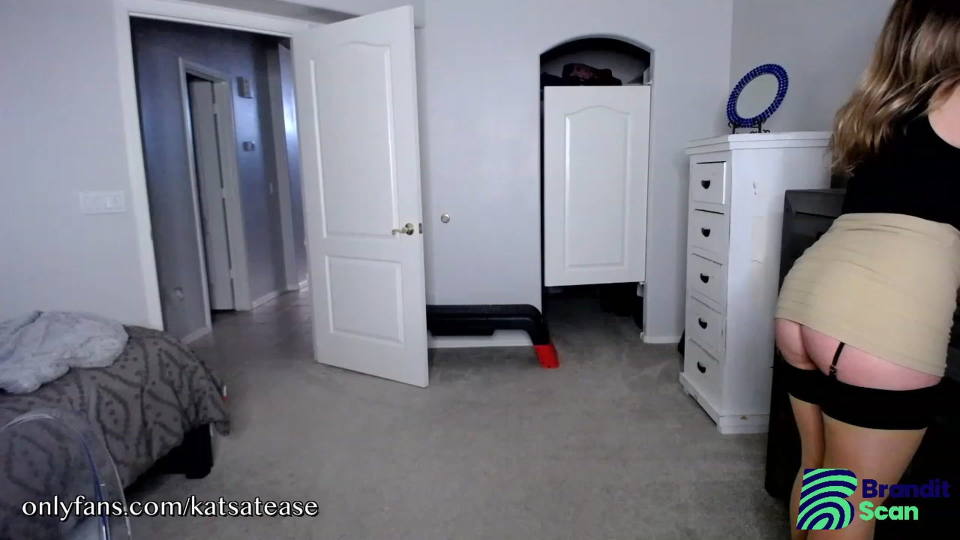 Gallery image thumbnail from KatsAtease's myfreecams stream on, 01/10/2023, 24:28 image 17 of 20