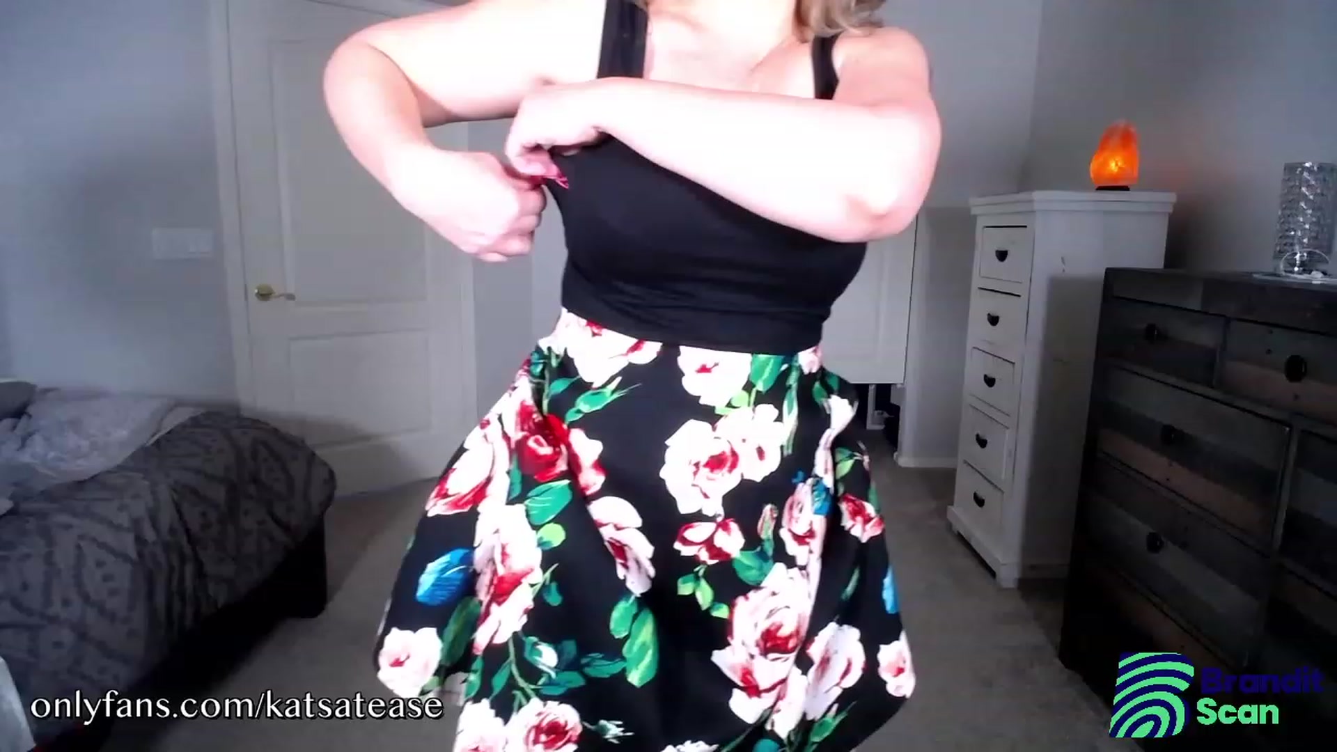 Gallery image thumbnail from KatsAtease's myfreecams stream on, 04/04/2023, 01:18 image 6 of 20