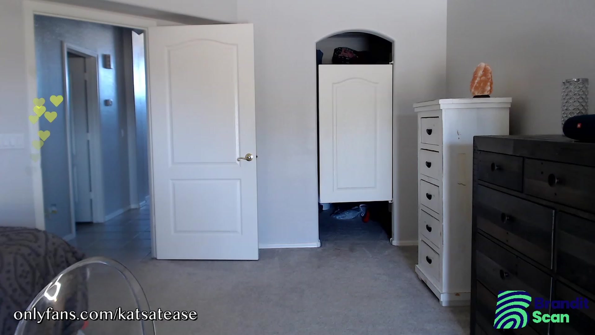 Gallery image thumbnail from KatsAtease's myfreecams stream on, 10/03/2023, 19:30 image 18 of 20