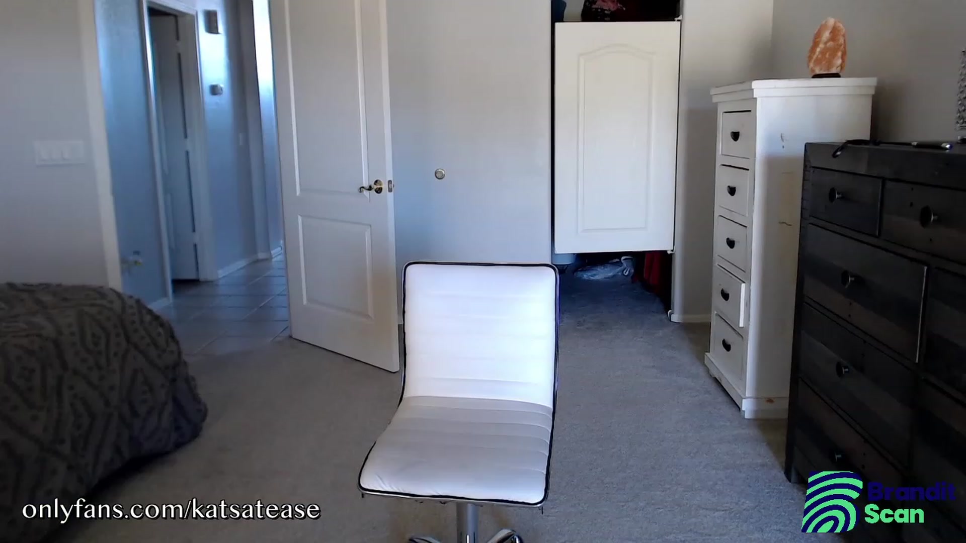 Gallery image thumbnail from KatsAtease's myfreecams stream on, 10/05/2023, 23:37 image 3 of 20