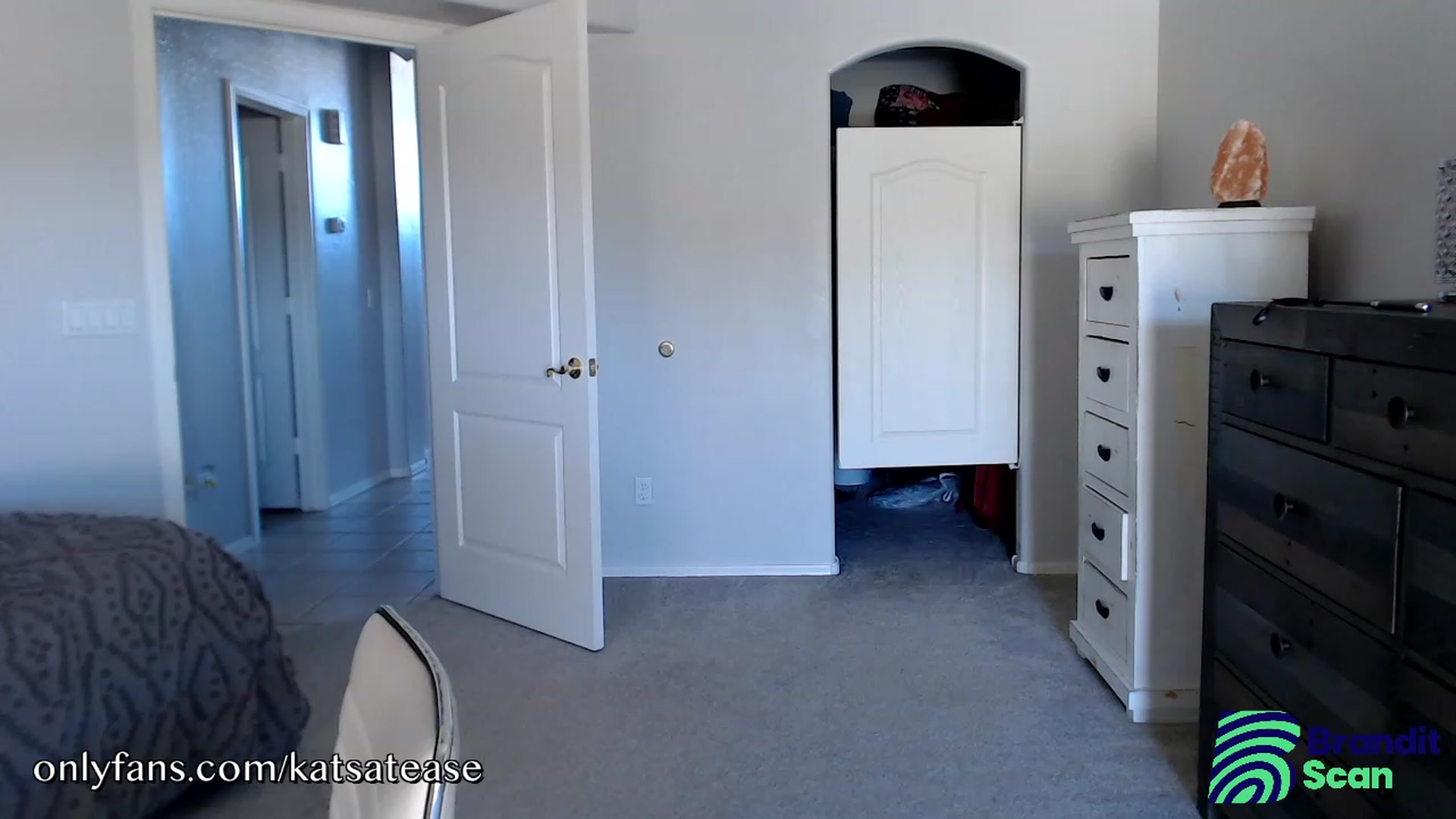 Gallery image thumbnail from KatsAtease's myfreecams stream on, 10/05/2023, 23:37 image 7 of 20