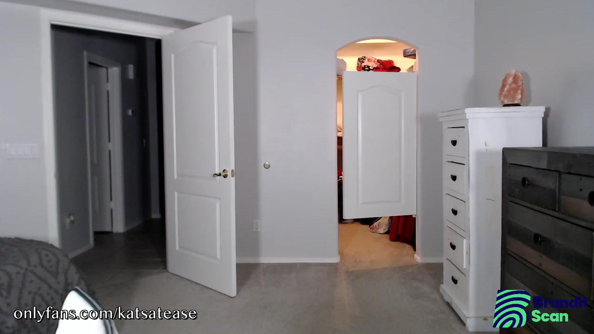 Gallery image thumbnail from KatsAtease's myfreecams stream on, 10/07/2023, 04:09 image 17 of 20
