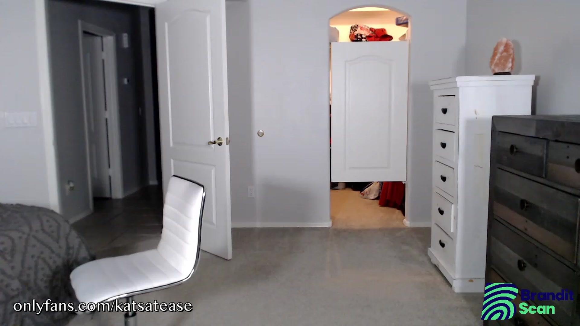 Gallery image thumbnail from KatsAtease's myfreecams stream on, 10/07/2023, 04:09 image 15 of 20